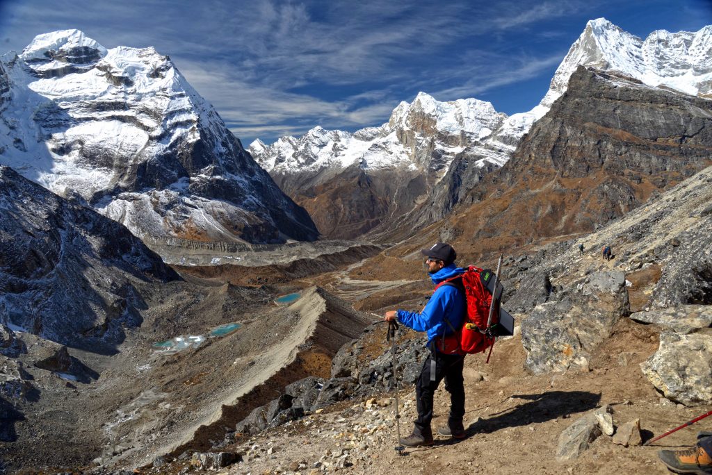 The valley below leads from Thangnag to Khare