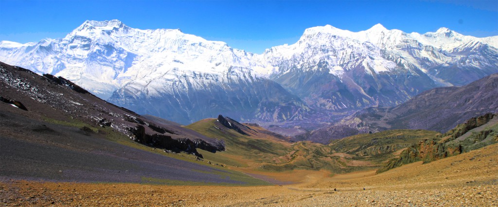 Walking down from Kang la
